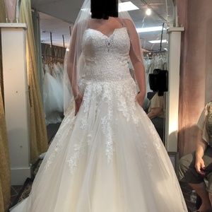 Ashlynn by Elle Mariee wedding gown